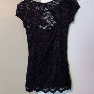 Form Fitting Lace Shirt with Cutout in the Back